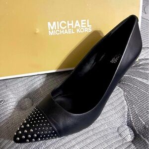 New in box - Michael Kors Dorothy pumps